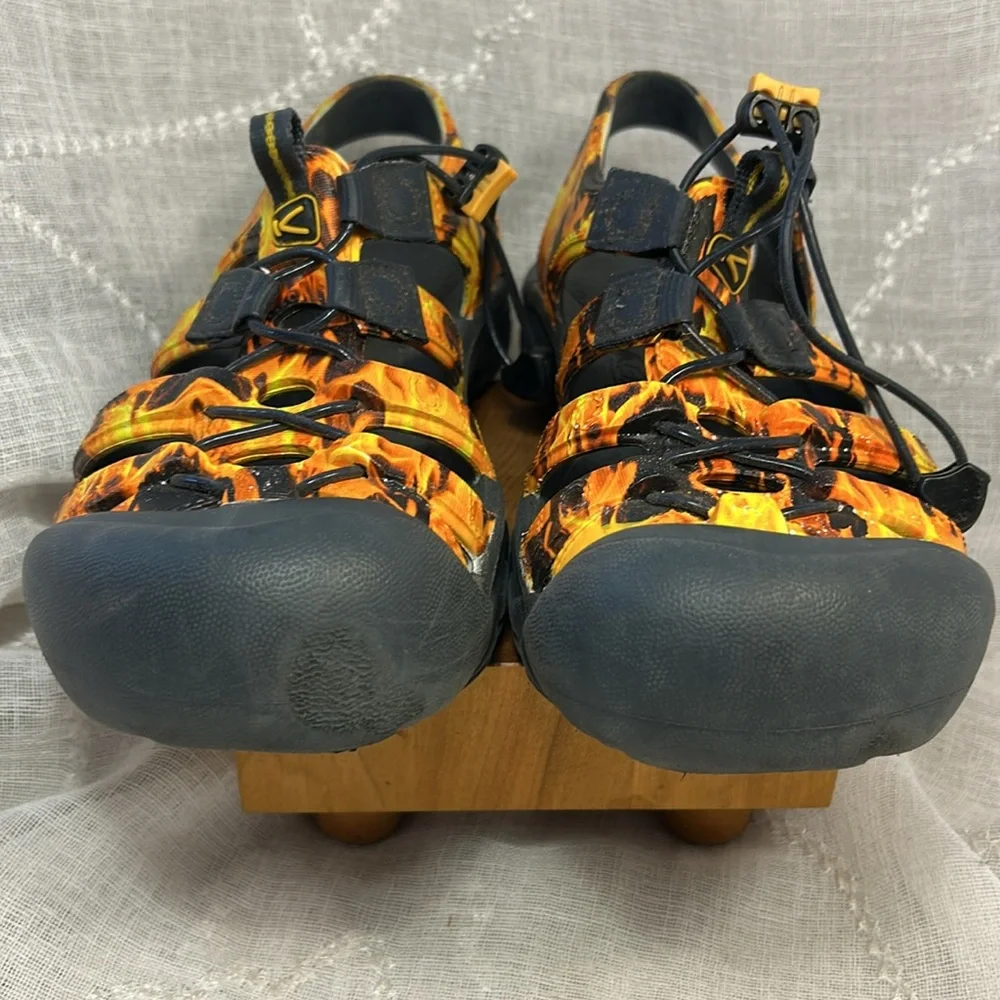 Keen almost NEW water sandals
